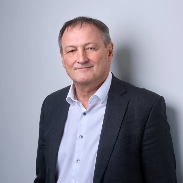 Man in a suit (Manfred Simmet, member of Executive Management Team of Assemblin Caverion Group)